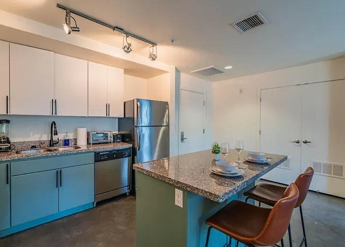 Spacious 2bd Urban Oasis Pool Gym Free Parking * Phoenix
