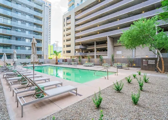 Spacious 2bd Urban Oasis Pool Gym Free Parking Phoenix