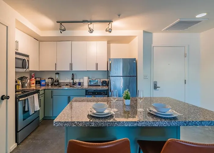 Spacious 2bd Urban Oasis Pool Gym Free Parking * Phoenix