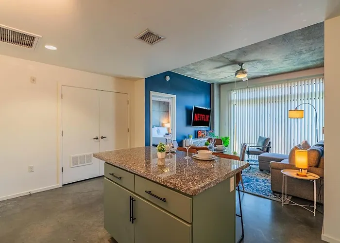 Apartment Spacious 2bd Urban Oasis Pool Gym Free Parking *