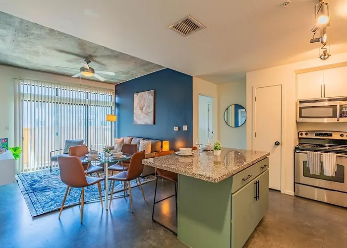 Spacious 2bd Urban Oasis Pool Gym Free Parking Apartment