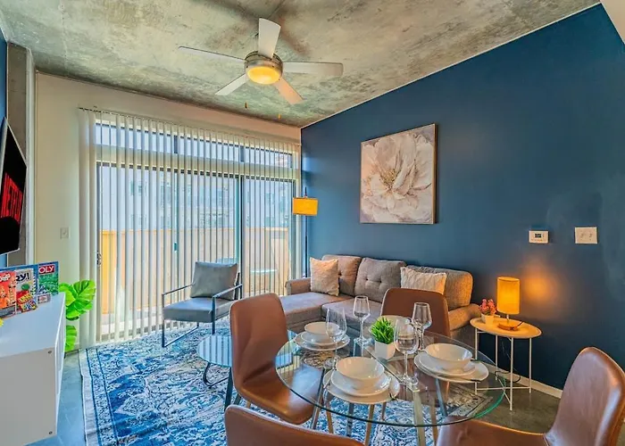 Spacious 2bd Urban Oasis Pool Gym Free Parking Apartment *