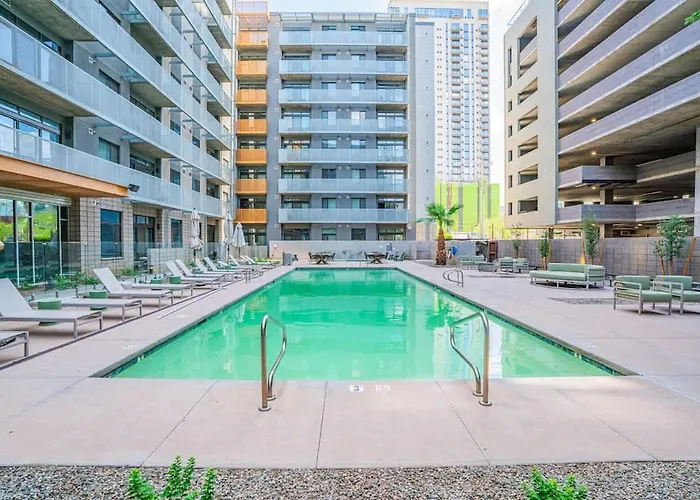 Spacious 2bd Urban Oasis Pool Gym Free Parking Phoenix