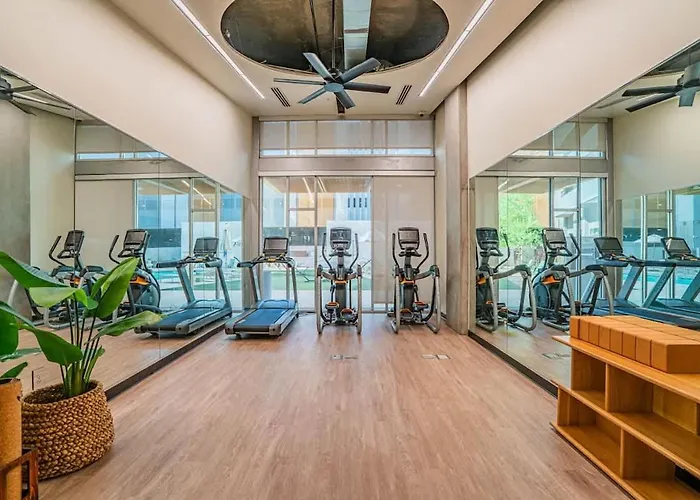 Spacious 2bd Urban Oasis Pool Gym Free Parking