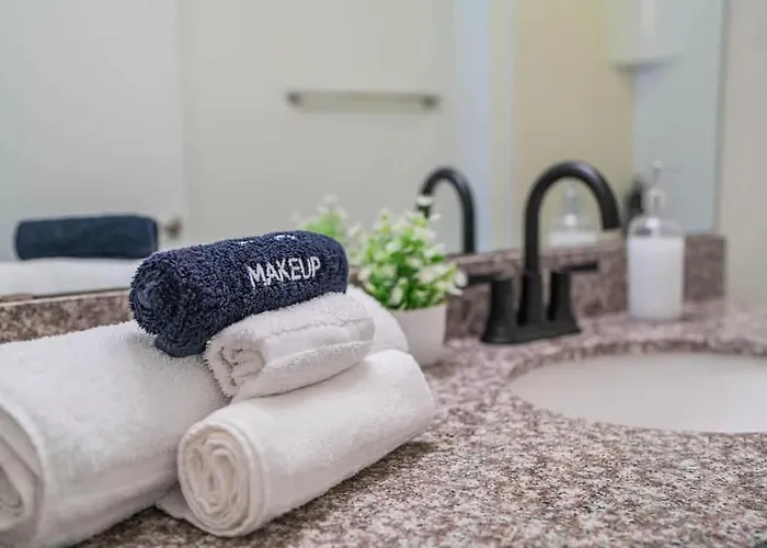 Spacious 2bd Urban Oasis Pool Gym Free Parking Phoenix