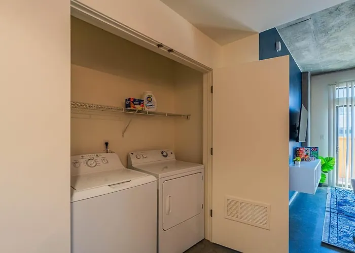 Spacious 2bd Urban Oasis Pool Gym Free Parking * Phoenix