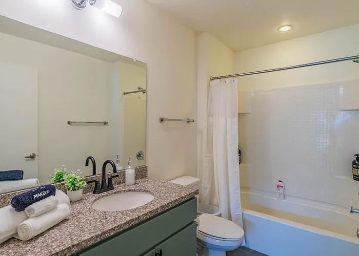 Spacious 2bd Urban Oasis Pool Gym Free Parking * Phoenix