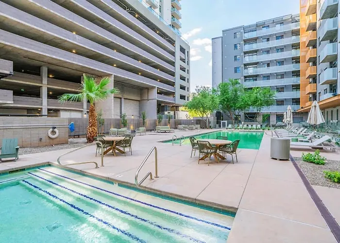 Spacious 2bd Urban Oasis Pool Gym Free Parking Apartment Phoenix