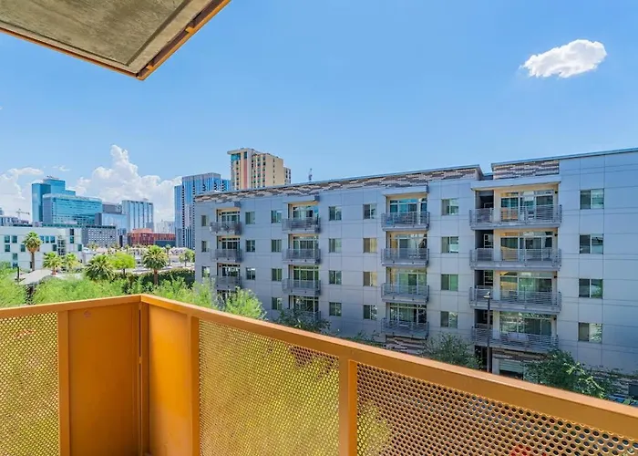 Spacious 2bd Urban Oasis Pool Gym Free Parking *